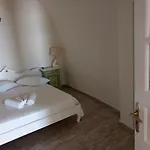 Апартаменты Captain John Oia Cave Houses - Sunset & Caldera Retreat