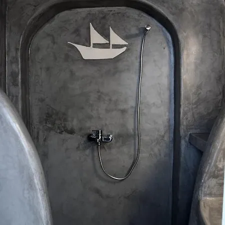 Captain John Oia-caldera,sunset & Volvano View *