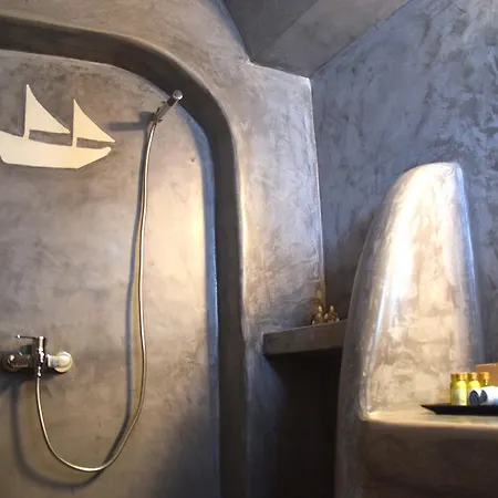 Captain John Oia-caldera,sunset & Volvano View *