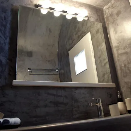 Captain John Oia-caldera,sunset & Volvano View *