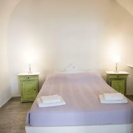 Captain John Oia-caldera,sunset & Volvano View