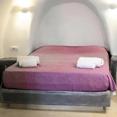 Captain John Oia-caldera,sunset & Volvano View *