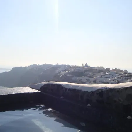 Captain John Oia-caldera,sunset & Volvano View Oia