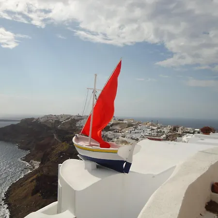 Captain John Oia-caldera,sunset & Volvano View Oia