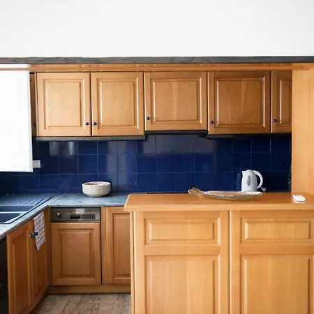 Captain John Oia-caldera,sunset & Volvano View Oia