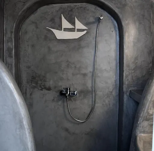 Captain John Oia-caldera,sunset & Volvano View *