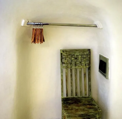 Captain John Oia-caldera,sunset & Volvano View Oia