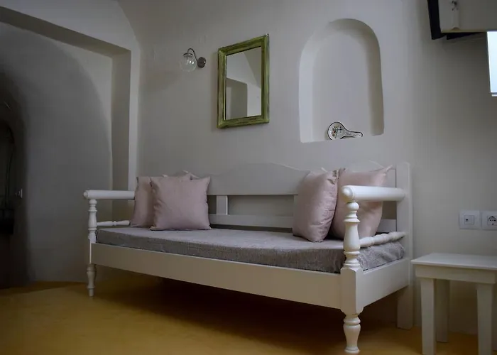 Captain John Oia-caldera,sunset & Volvano View Oia