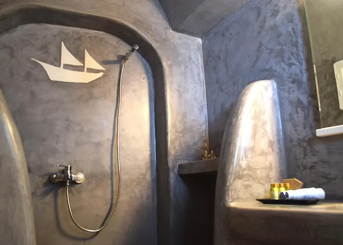 Captain John Oia-caldera,sunset & Volvano View *