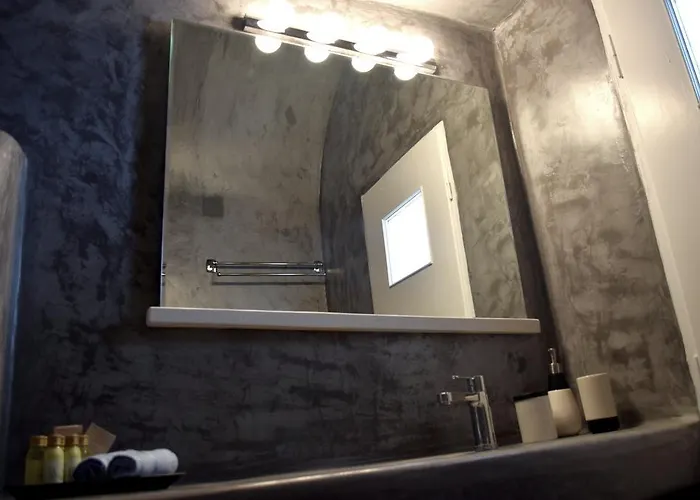 Captain John Oia-caldera,sunset & Volvano View *