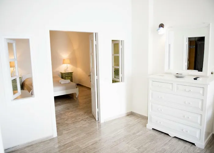 Captain John Oia-caldera,sunset & Volvano View Apartament