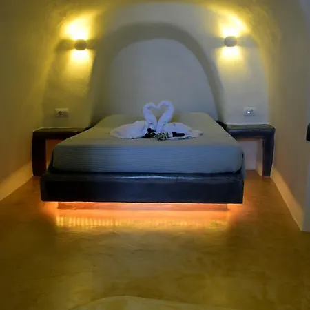 Captain John Oia-caldera,sunset & Volvano View Ia