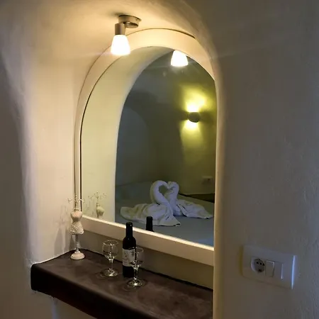 Apartment Captain John Oia-caldera,sunset & Volvano View Ia