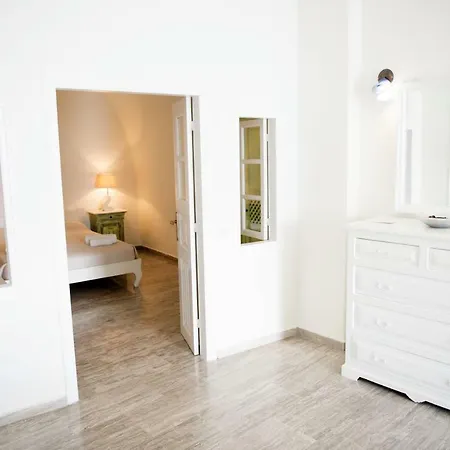 Captain John Oia-caldera,sunset & Volvano View Apartment