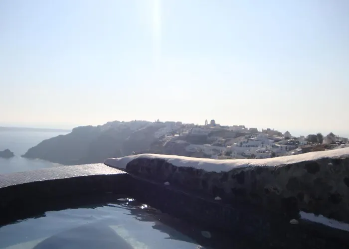 Captain John Oia-caldera,sunset & Volcano View Oia (Santorini)